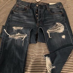 AMERICAN EAGLE MOM JEANS